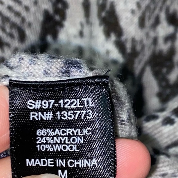 Olivaceous Snakeskin Print Tie Waist Sweater Size Medium - Picture 13 of 14